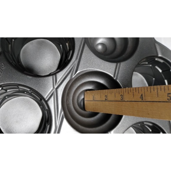 Wilton Giant Ice Cream Cone Cupcake Pan Nonstick 7 Cavity Muffin Top Baking Mold - Picture 11 of 11
